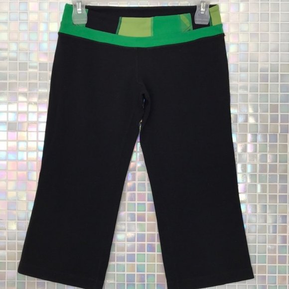 Lululemon Black /Green Groove Crops/Clam Diggers Size 4 - Picture 1 of 8